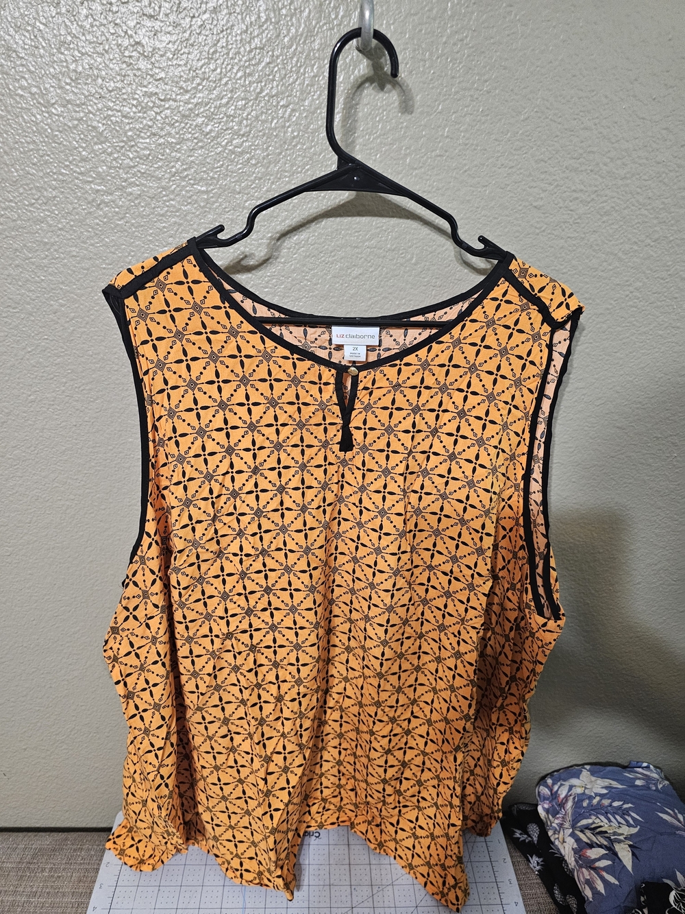 Liz Claiborne Women's Plus Size 2X Sleeveless Blouse Orange Black Geometric